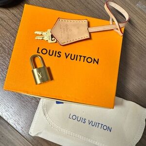 Lock & Key Clochette, Box, Dust Bag  Set #318